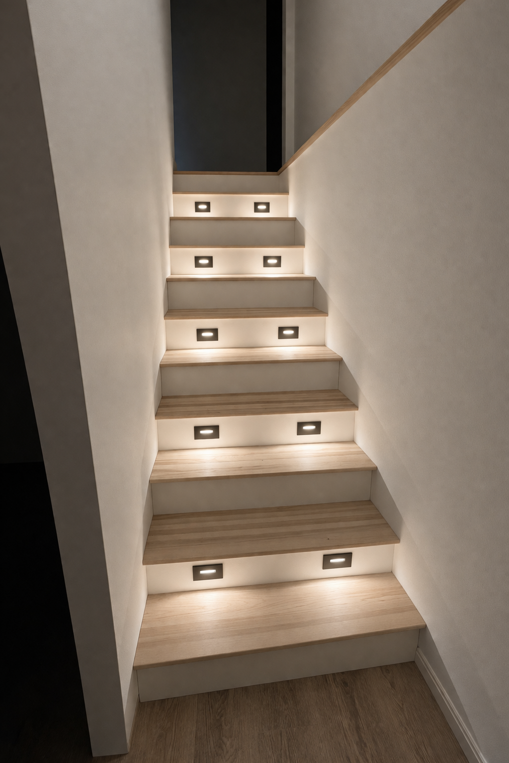 Staircase with integrated lighting